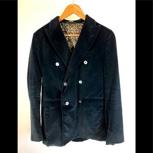 Gucci men’s dark blue double breasted velvet dress jacket. Size 46 regular/Med
